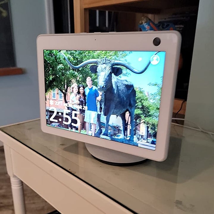 the white echo show 10