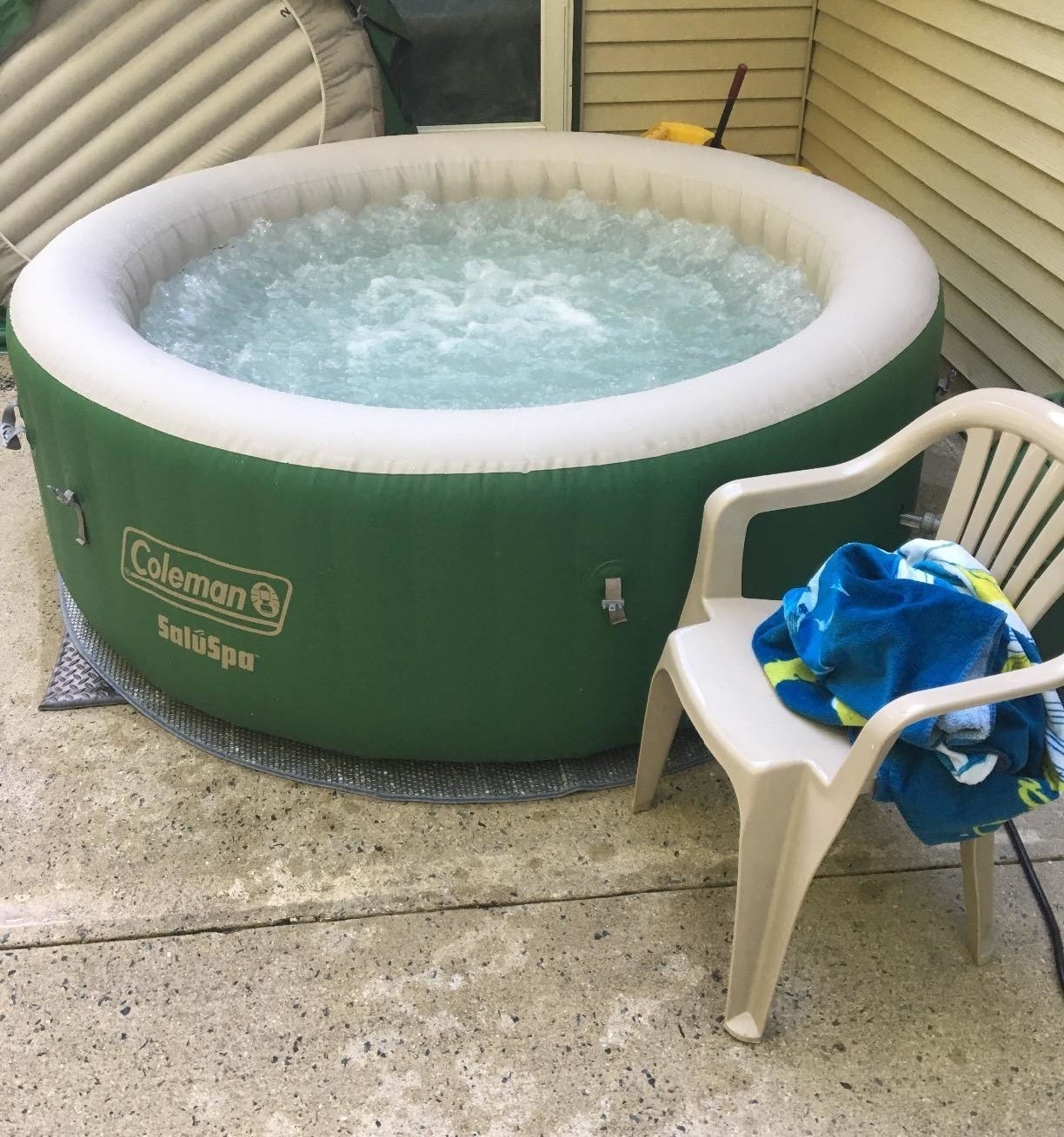 the inflatable hot tub