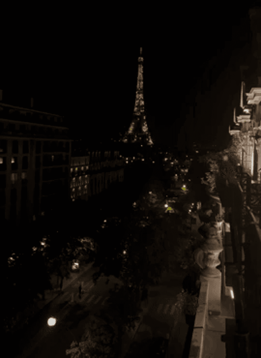 gif of the Eiffel tower