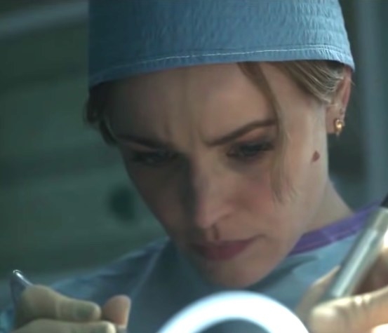 Rachel McAdams as a doctor performing a procedure in Doctor Strange