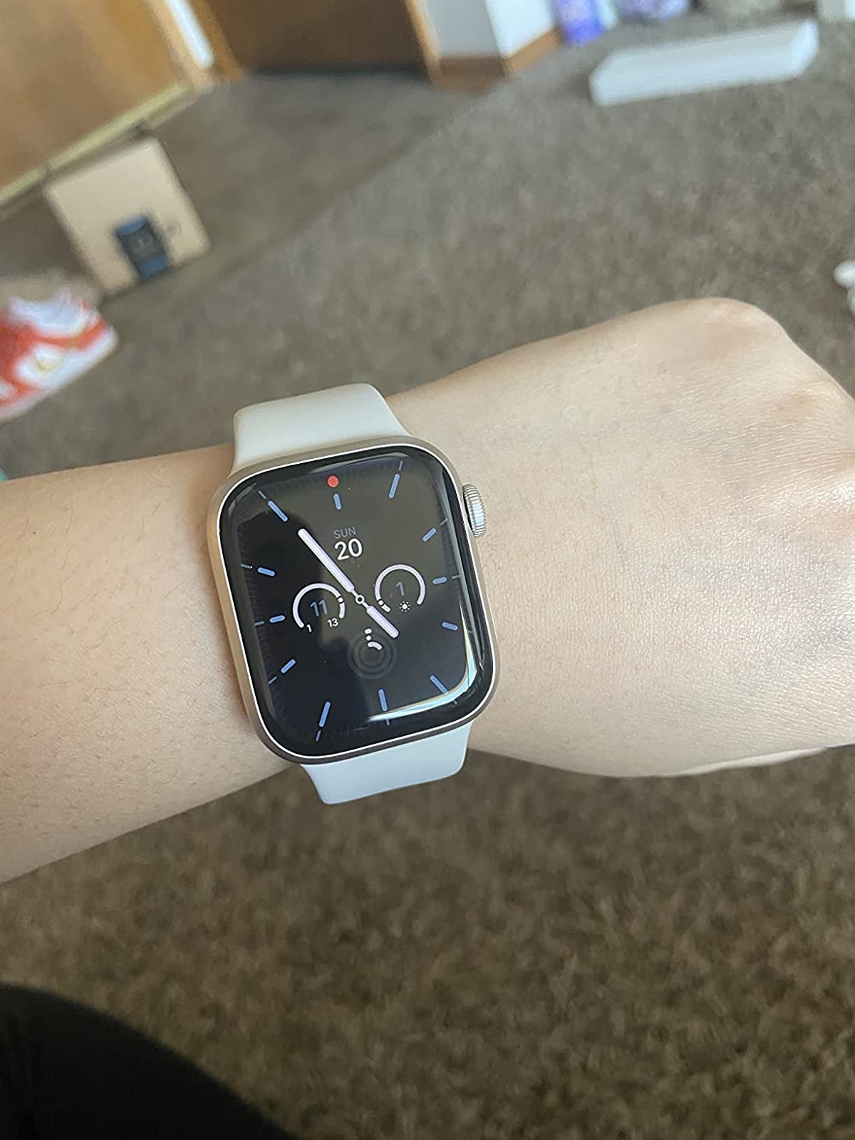 reviewer wearing 42mm apple watch in starlight
