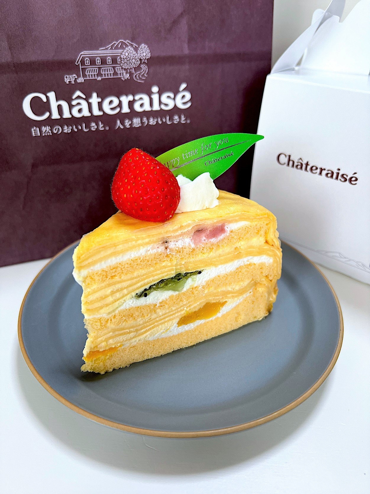 Chateraise（シャトレーゼ）の激うまケーキ「クレープ・オ・フリュイ」スポンジ生地のふわふわ感とホイップクリームの口どけが絶妙なバランス