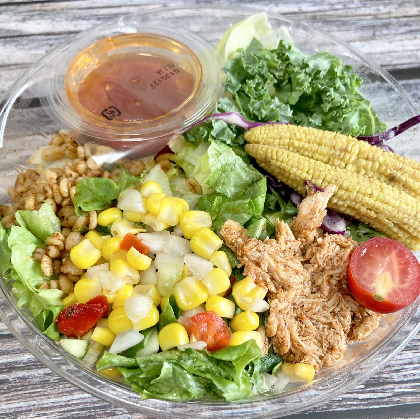 ボリュームすごすぎて笑った。ファミマの「具材どっさりサラダ」満足感