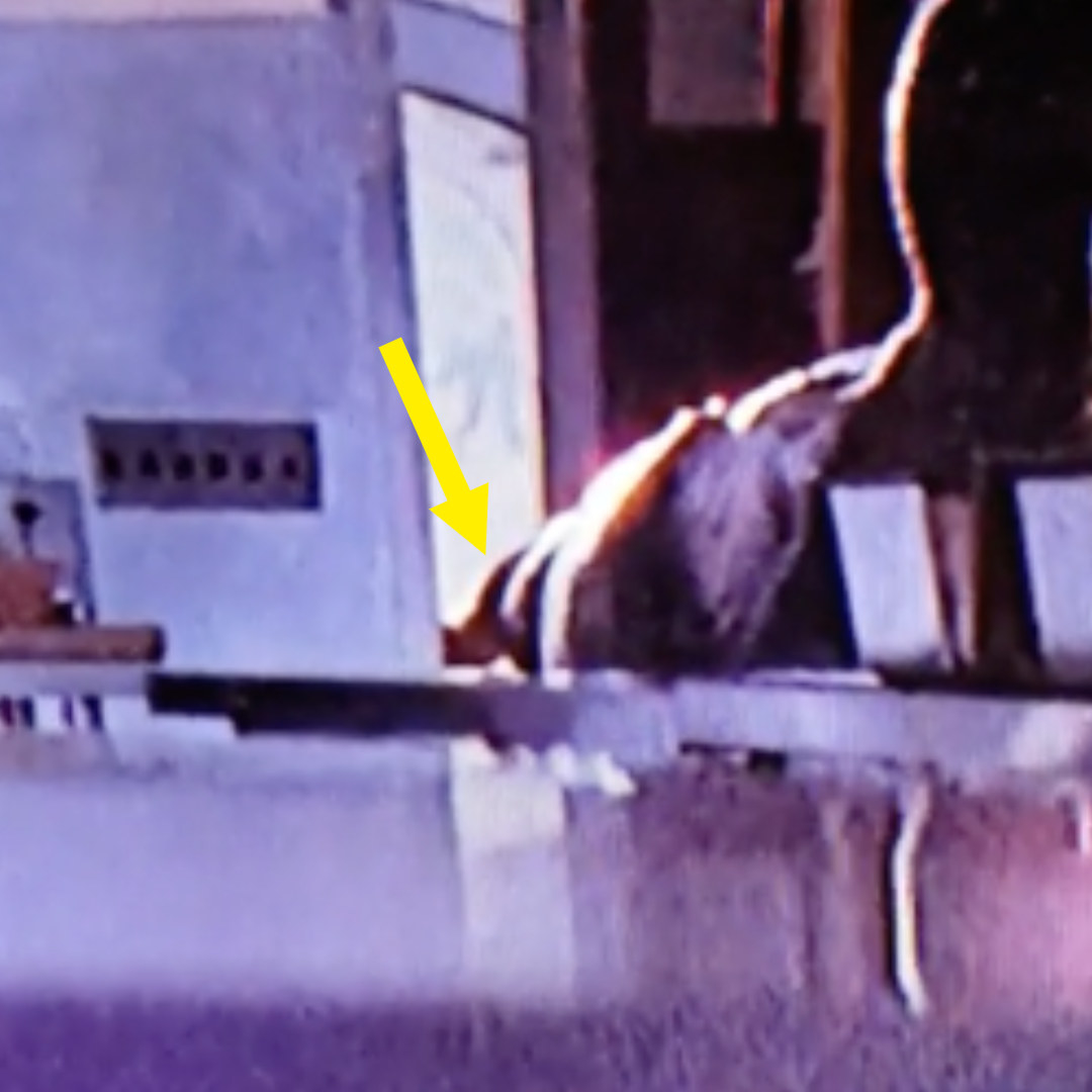 arrow pointing to the hand in the film