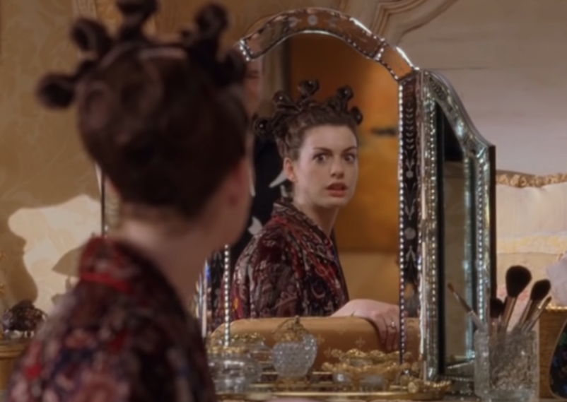 Anne Hathaway as Mia looking in a mirror