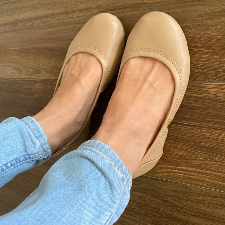 same reviewer wearing the tan flats