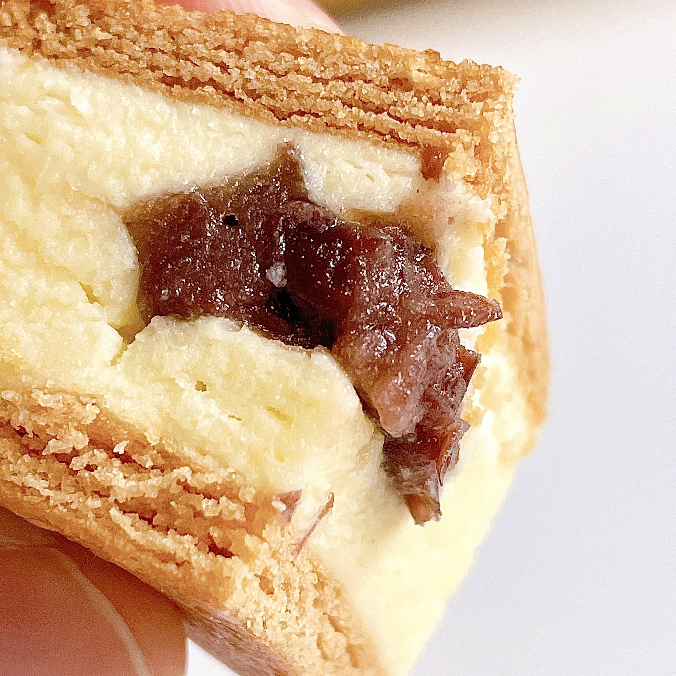FamilyMart（ファミリーマート）の新作スイーツ「バタービスケットサンド あんバター」小腹が空いた時のおやつやデザートにおすすめ