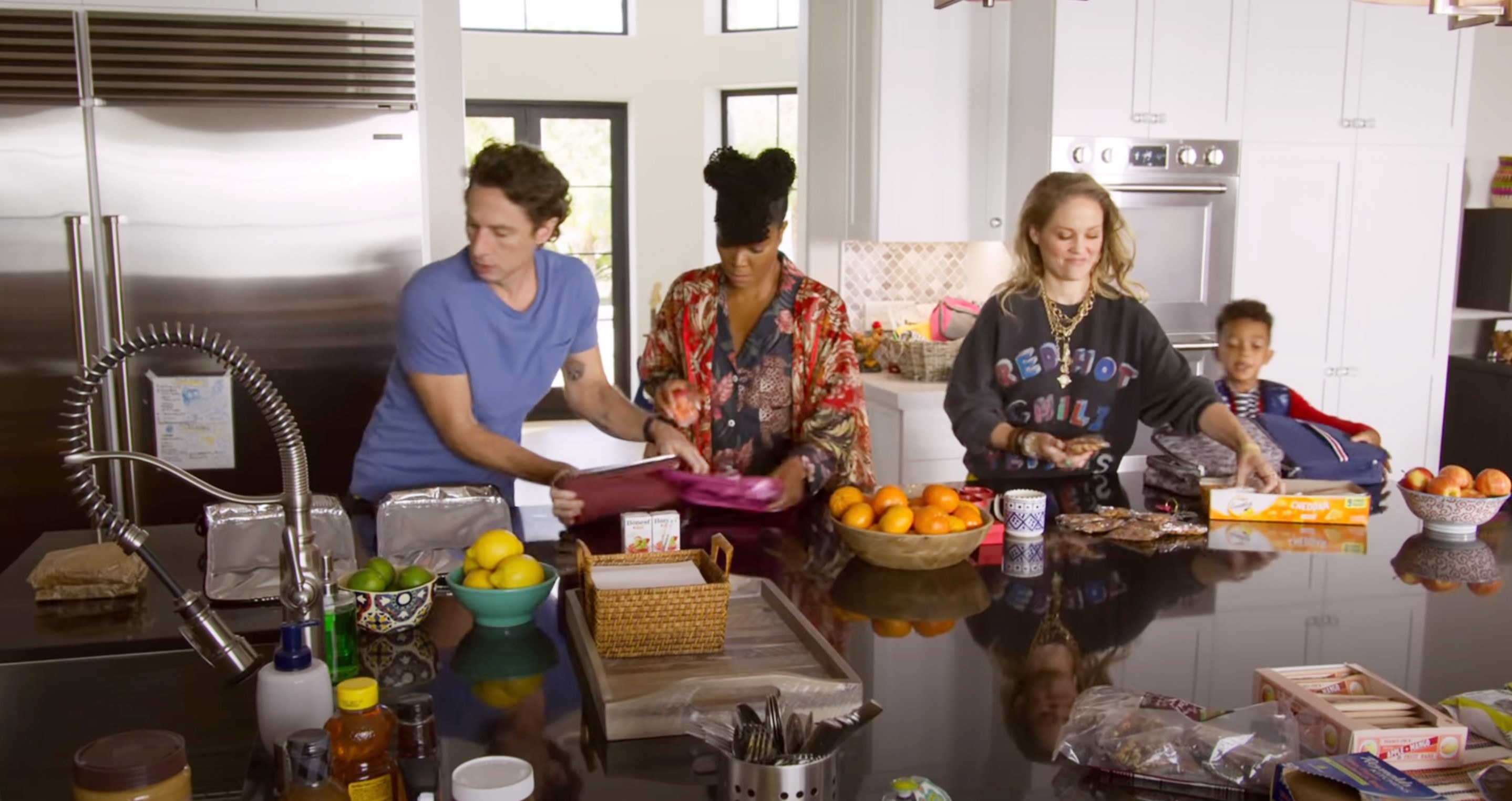 Zach Braff, Gabrielle Union, Erika Christensen, Leo Abelo Perry in a kitchen