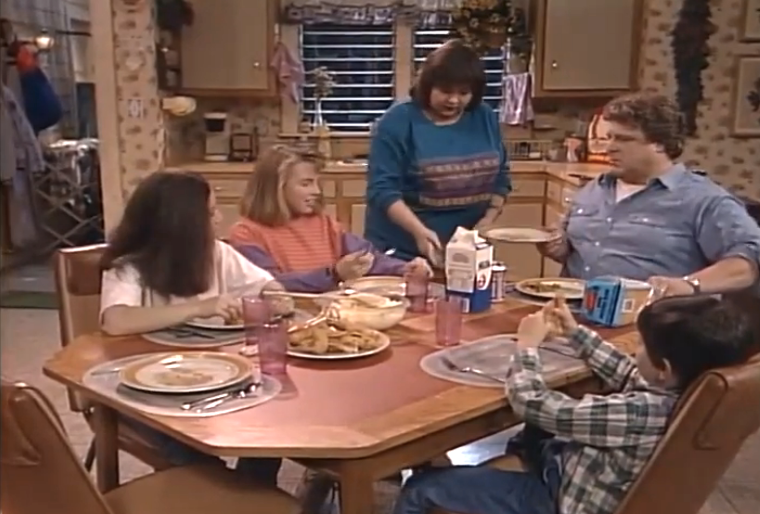 the family in &quot;Roseanne&quot; sitting down to a meal