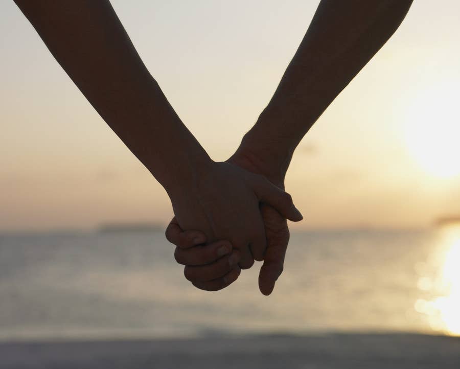 異性の友達と連絡を取ったら 恋人に罪悪感が これって浮気かな 異性の友達と連絡を取ったら 恋人に罪悪感が これって浮気かな