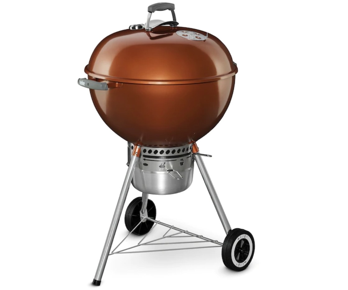 the 22 inch porcelain enameled copper kettle charcoal grill with a built-in lid thermometer
