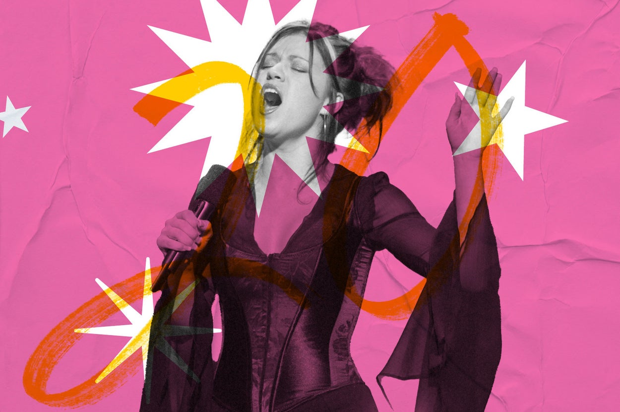 Kelly Clarkson performing during the finale of American Idol in 2002