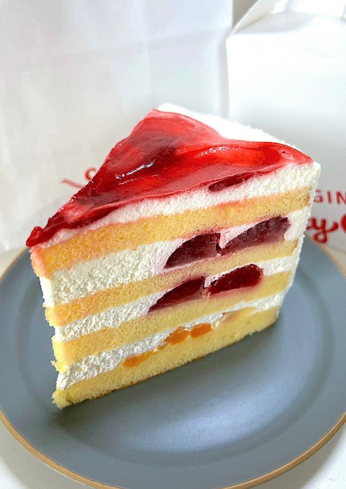 銀座コージーコーナーのオススメスイーツ「ミルショート(いちご)」大きくて美味しい ボリューム感が半端じゃない