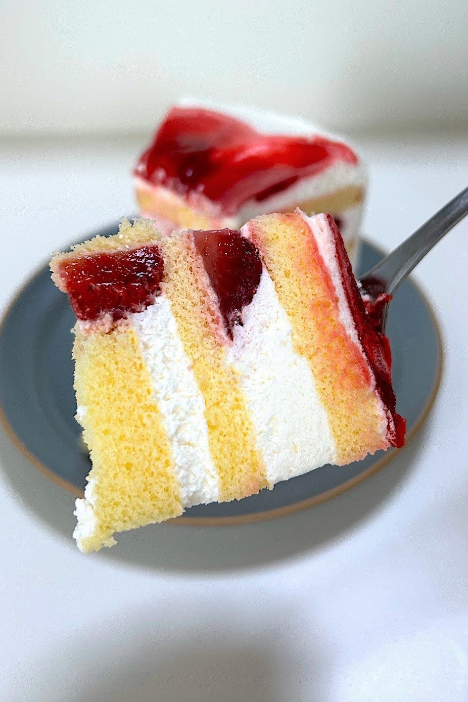 銀座コージーコーナーのオススメスイーツ「ミルショート(いちご)」大きくて美味しい ボリューム感が半端じゃない