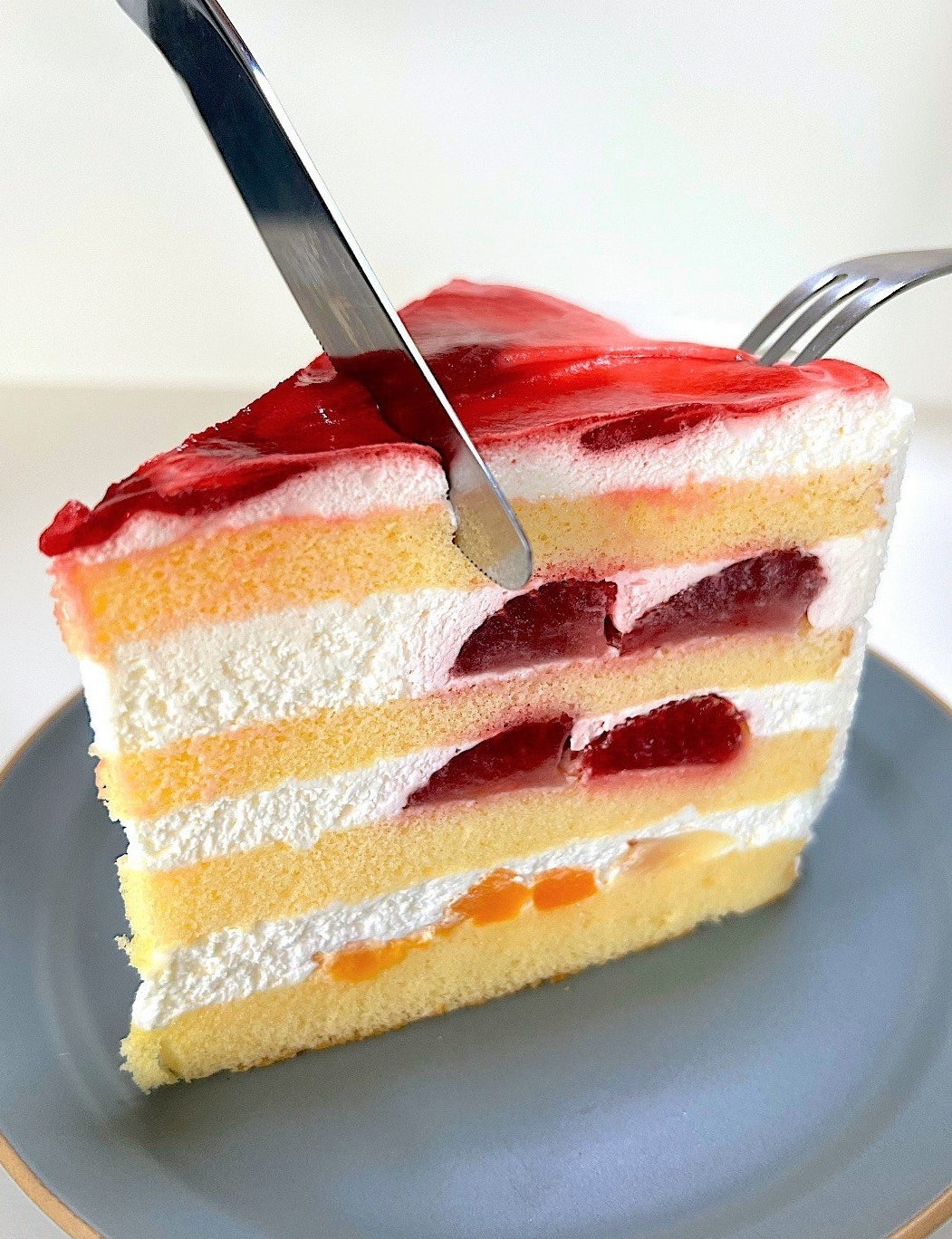 銀座コージーコーナーのオススメスイーツ「ミルショート(いちご)」大きくて美味しい ボリューム感が半端じゃない