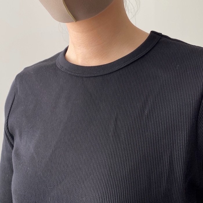 UNIQLO（ユニクロ）のおすすめ体型カバーTシャツ「リブクルーネックT（5分袖）」今っぽいデザインで着回しがきく