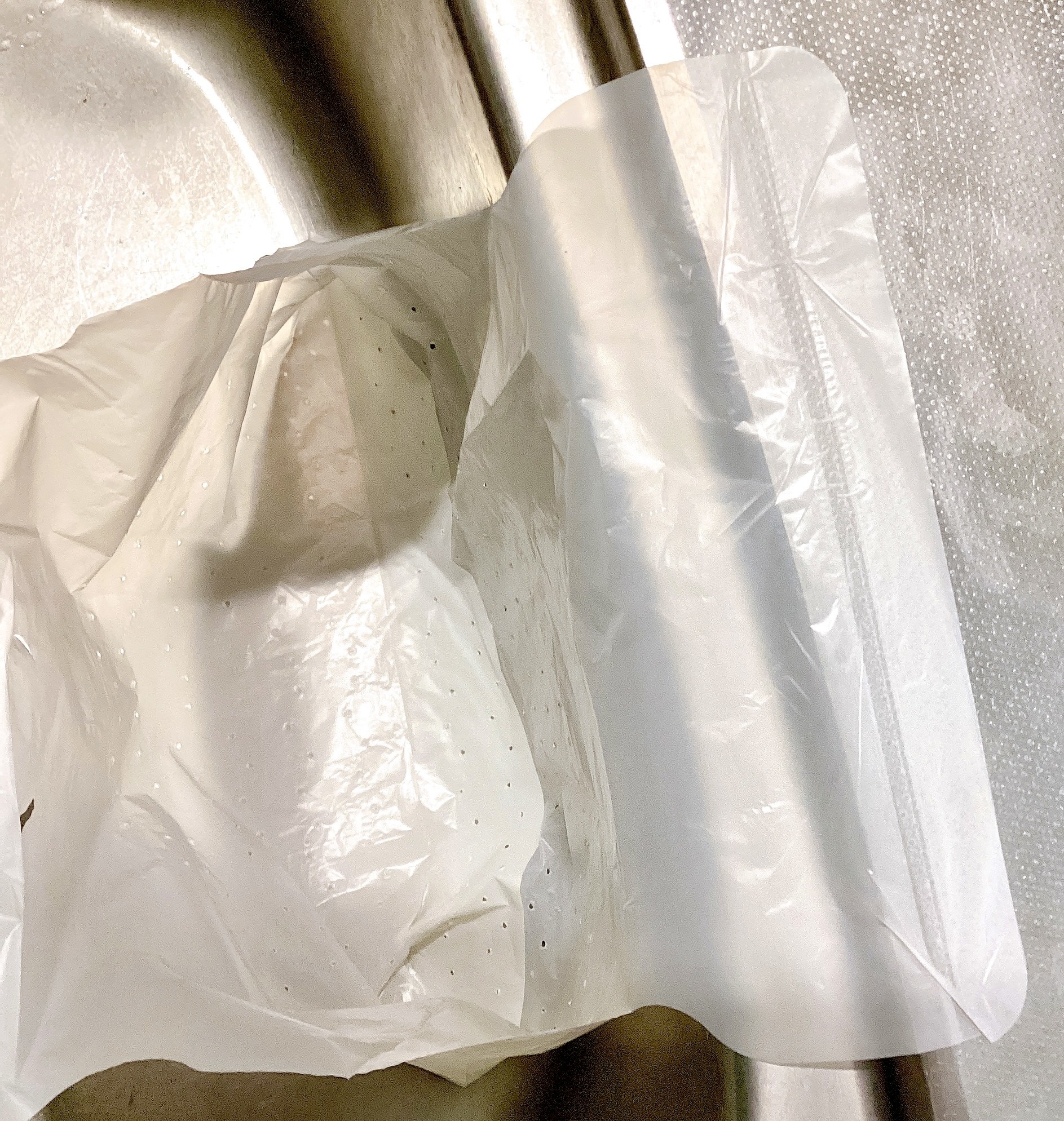 3COINS(スリーコインズ)で見つけた優秀グッズ「シンクにペタッと穴あきゴミ袋」