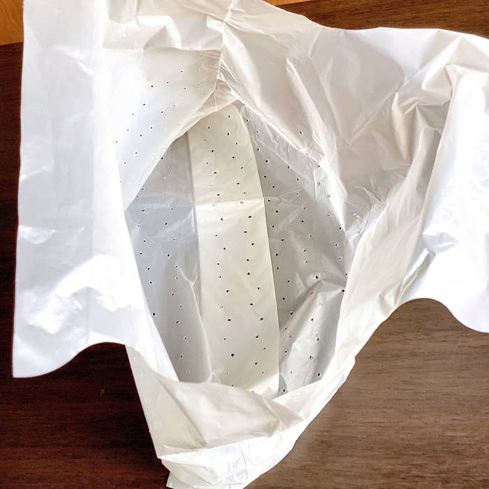 3COINS(スリーコインズ)で見つけた優秀グッズ「シンクにペタッと穴あきゴミ袋」