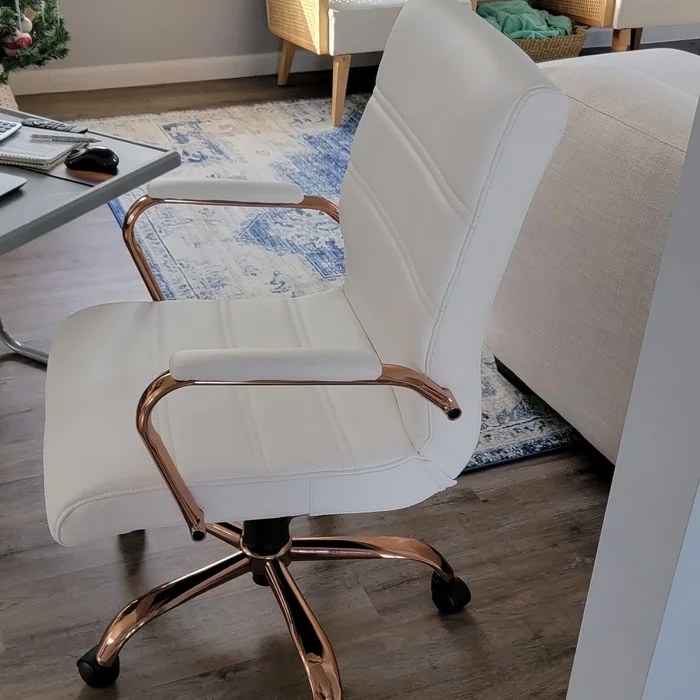 Reviewer&#x27;s photo of the chair in the color Rose Gold and White