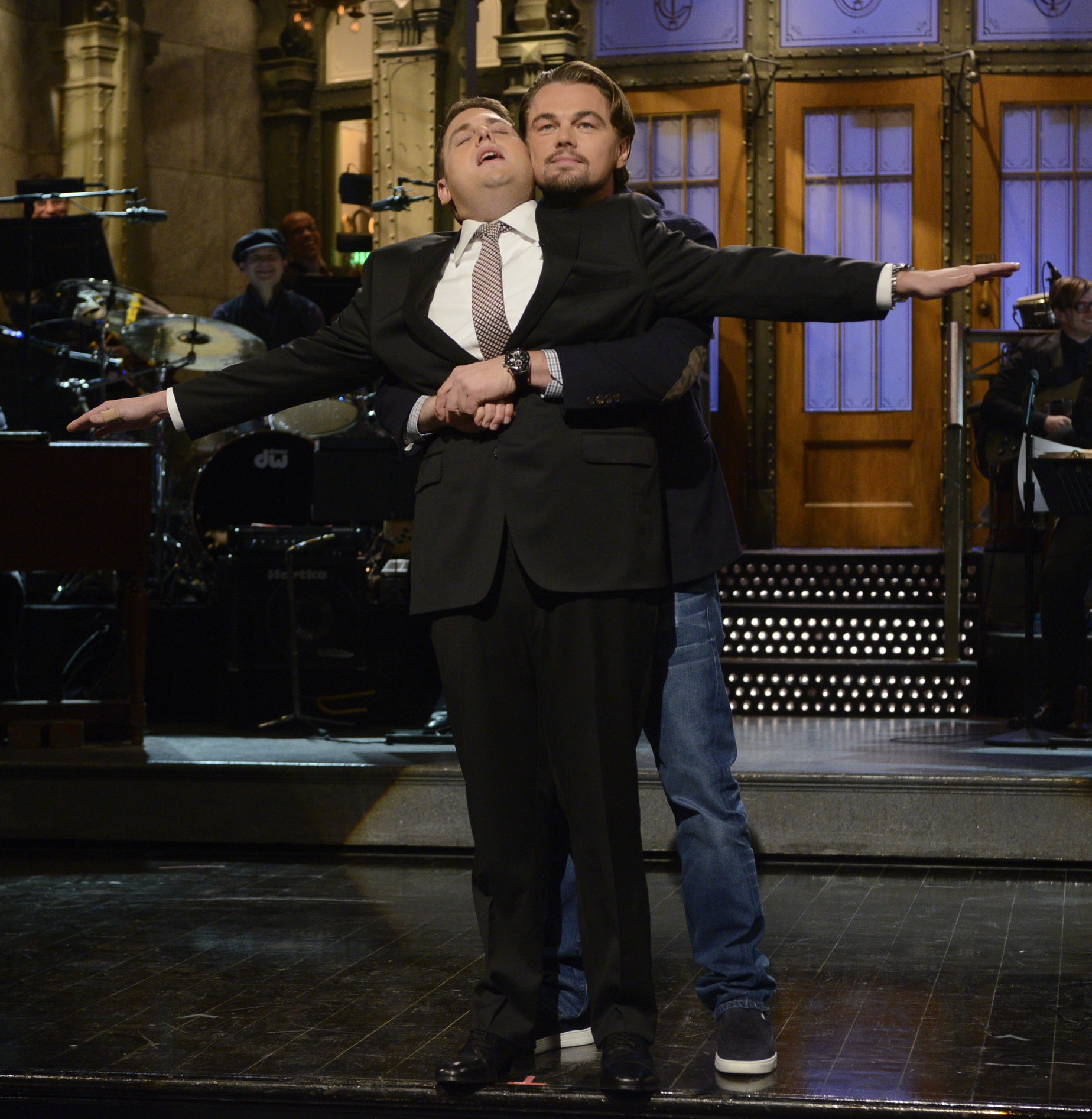 Jonah Hill and Leonardo DiCaprio recreate a &quot;Titanic&quot; moment in Jonah&#x27;s &quot;SNL&quot; monologue