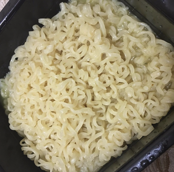 reviewer image of cooked ramen in black ramen cooker