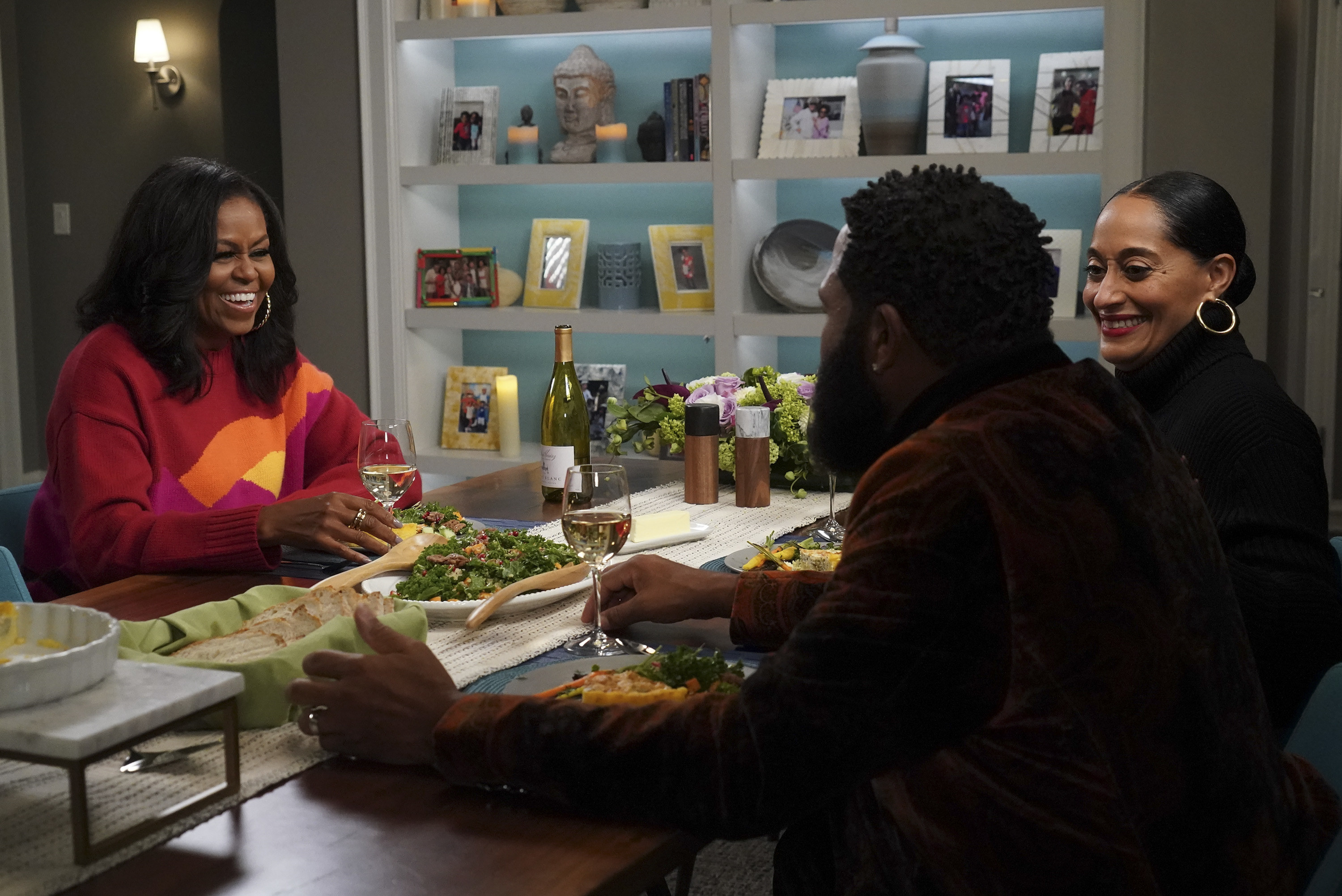 Michelle Obama sits at the dinner table with Dre (Anthony Anderson) and Bow (Tracee Ellis Ross) in &quot;Black-ish&quot;