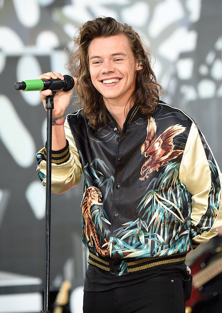 Styles performing with One Direction in 2015