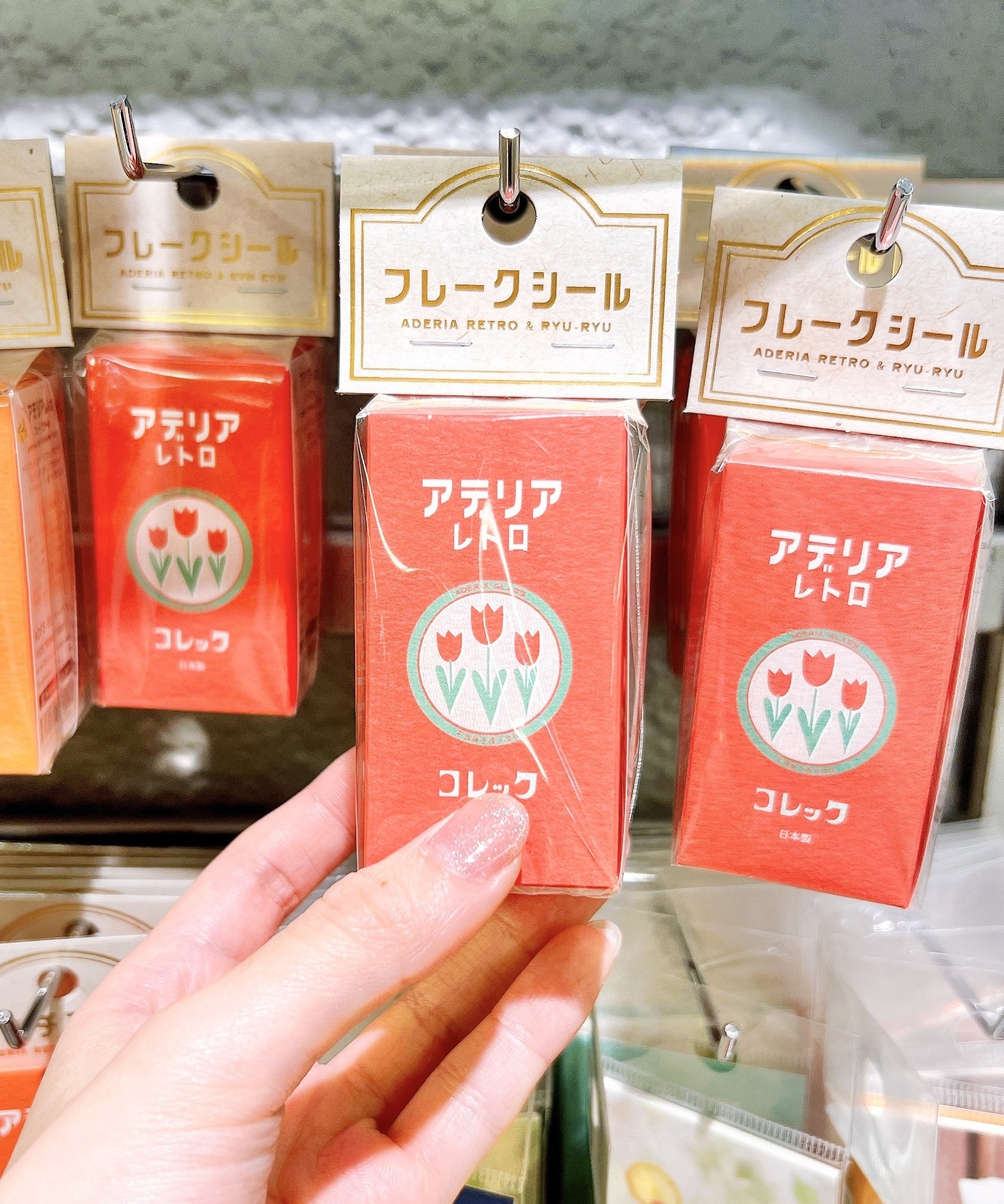 ★Loft(ロフト)のおすすめ雑貨「フレークシール コレック アデリアレトロ」レトロなデザインがかわいい文房具