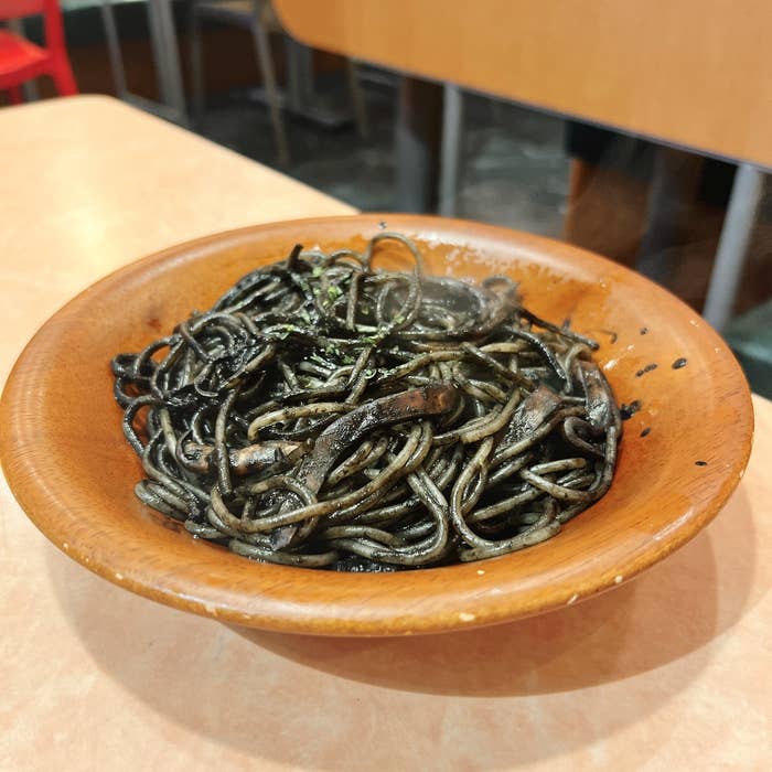 サイゼリヤのおすすめスパゲッティ「イカの墨入りスパゲッティ」