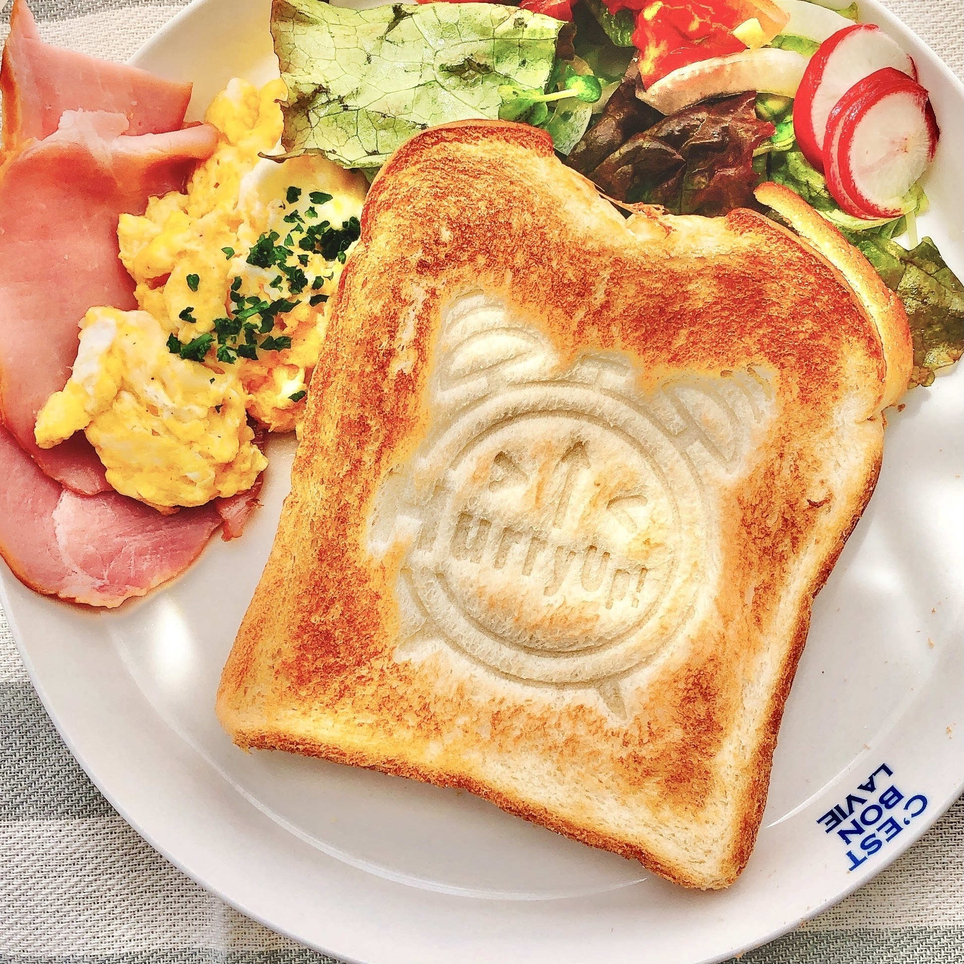 DAISO（ダイソー）の「トーストデコスタンプ ハリーアップ」いつもの朝ごはんがおしゃれに変身