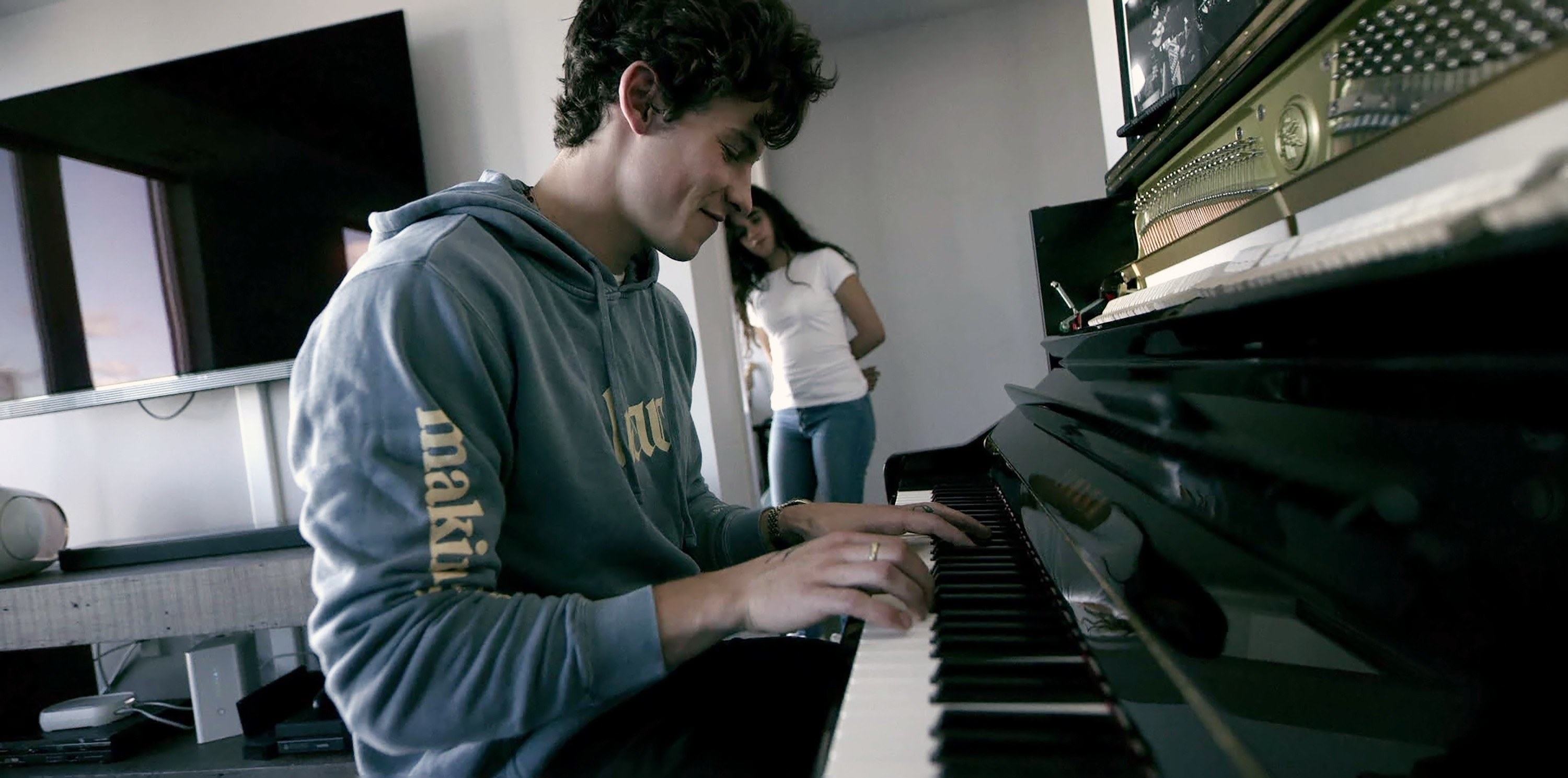 Shawn Mendes plays the piano