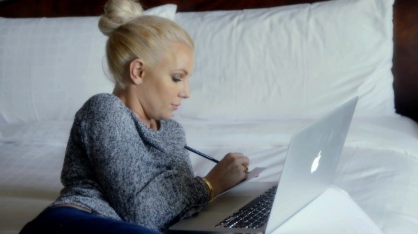 Britney Spears writes while looking at her laptop