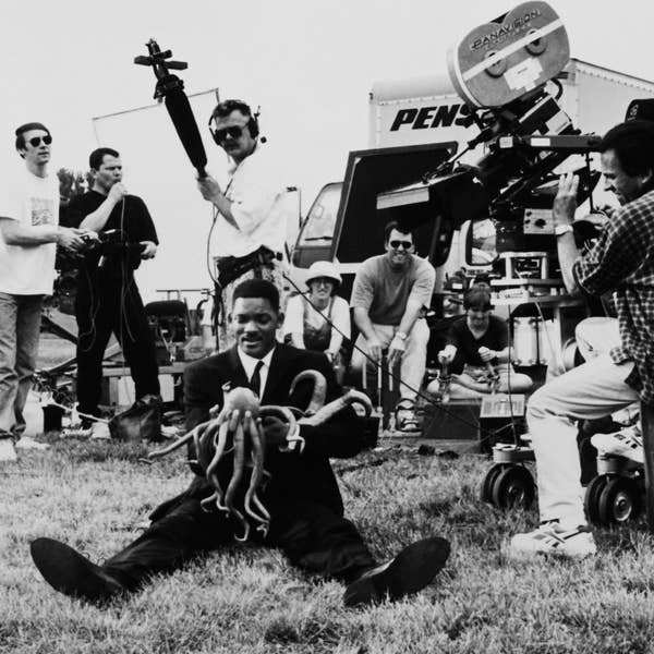 Smith behind-the-scenes of "Men in Black"