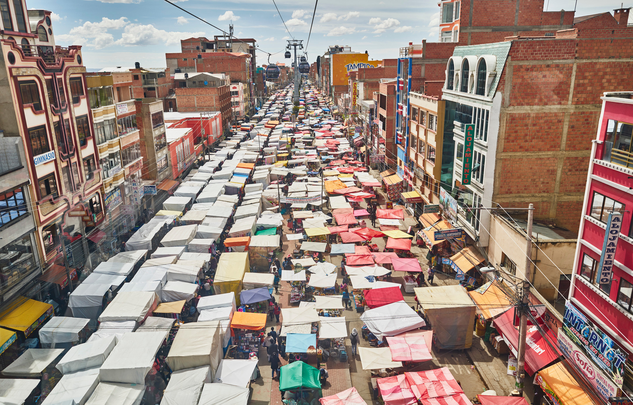 拉巴斯的贡多拉在街头市场