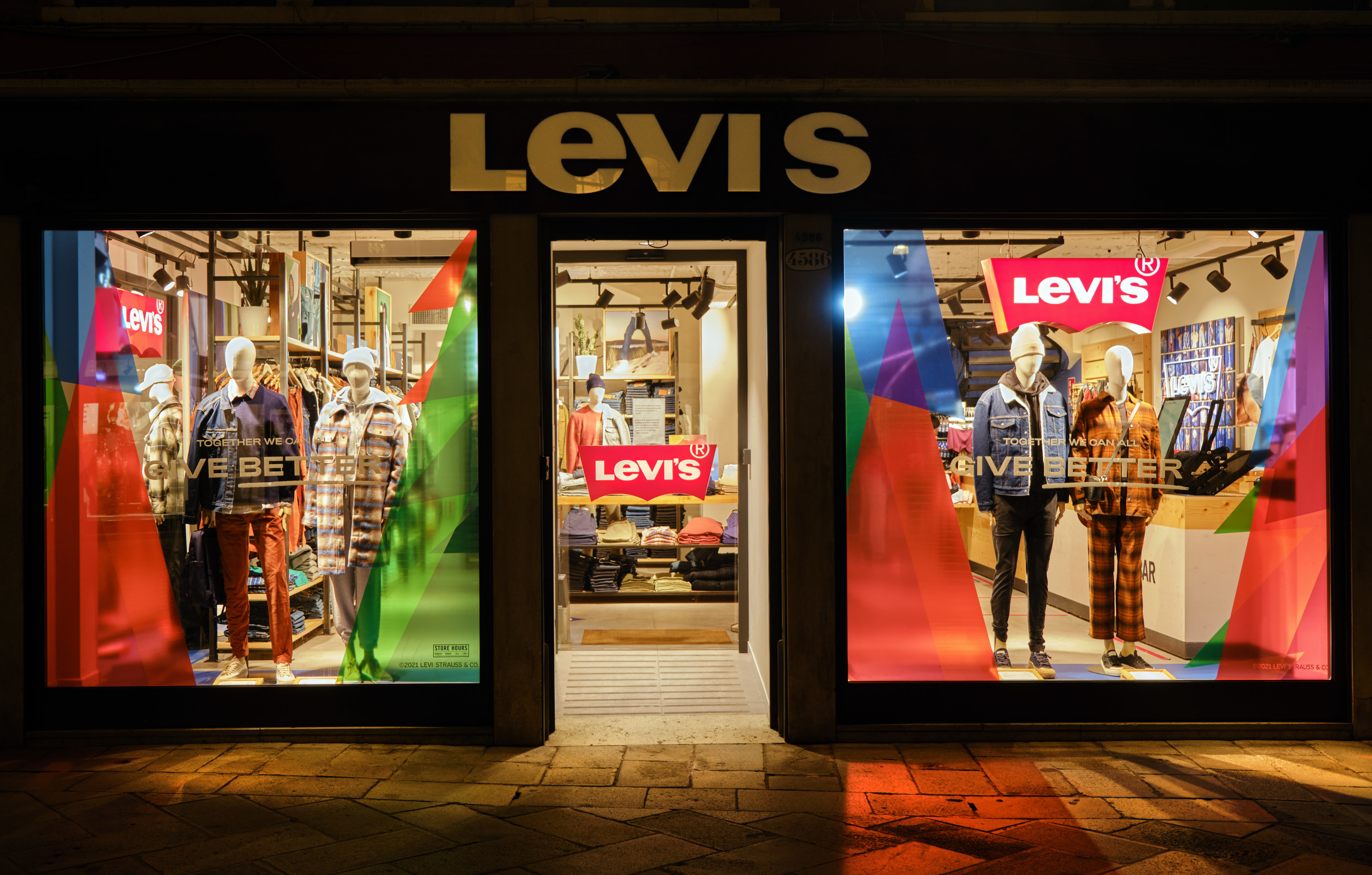 The exterior of a Levi&#x27;s store