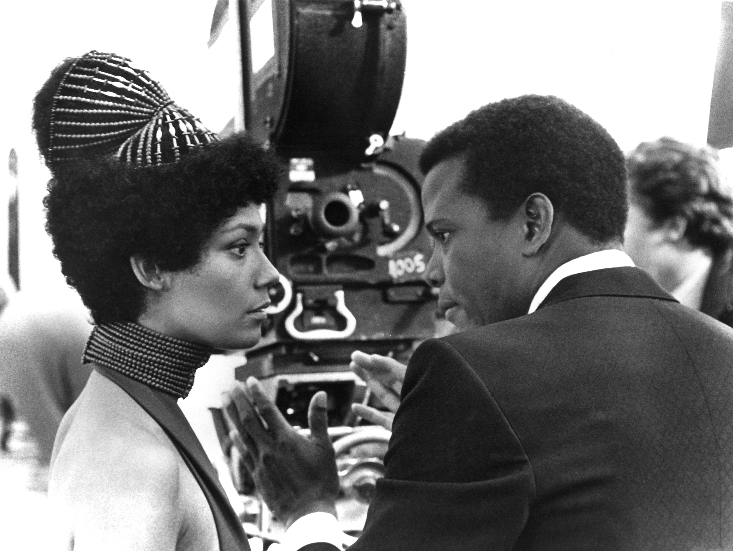 Poitier and Anderson behind-the-scenes of &quot;A Warm December&quot;