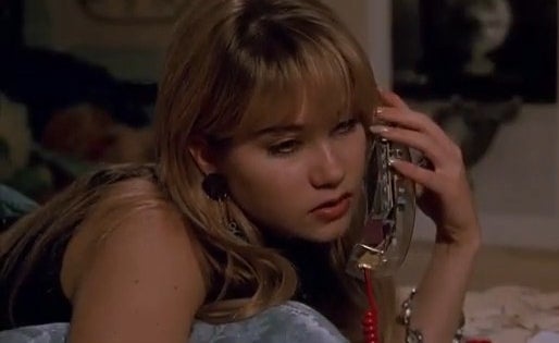 Christina Applegate on the phone in Don&#x27;t tell mom the babysitter&#x27;s dead