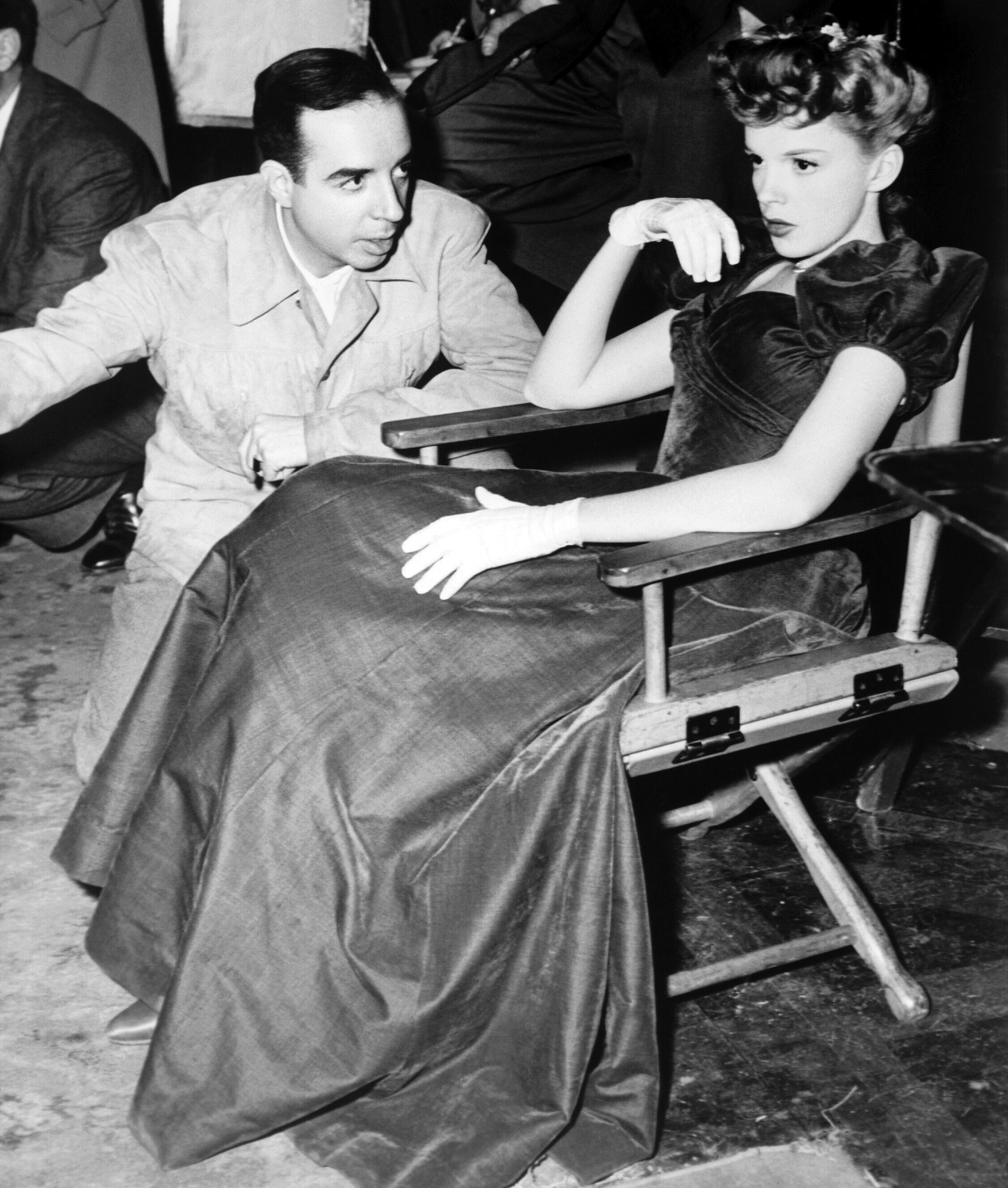 Garland and Minnelli behind-the-scenes of &quot;Meet Me in St. Louis&quot;