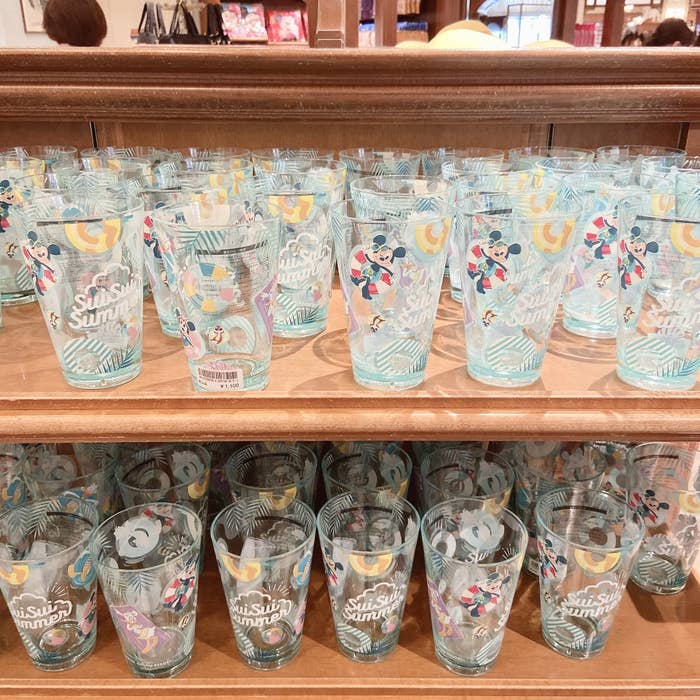 ディズニーランドの 夏限定タンブラー がむっちゃ可愛い これゲットするために行くレベルだわ ディズニーランドの 夏限定タンブラー がむっちゃ可愛い これゲットするために行くレベルだわ