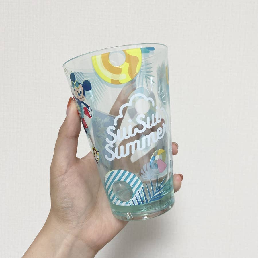 ディズニーランドの 夏限定タンブラー がむっちゃ可愛い これゲットするために行くレベルだわ