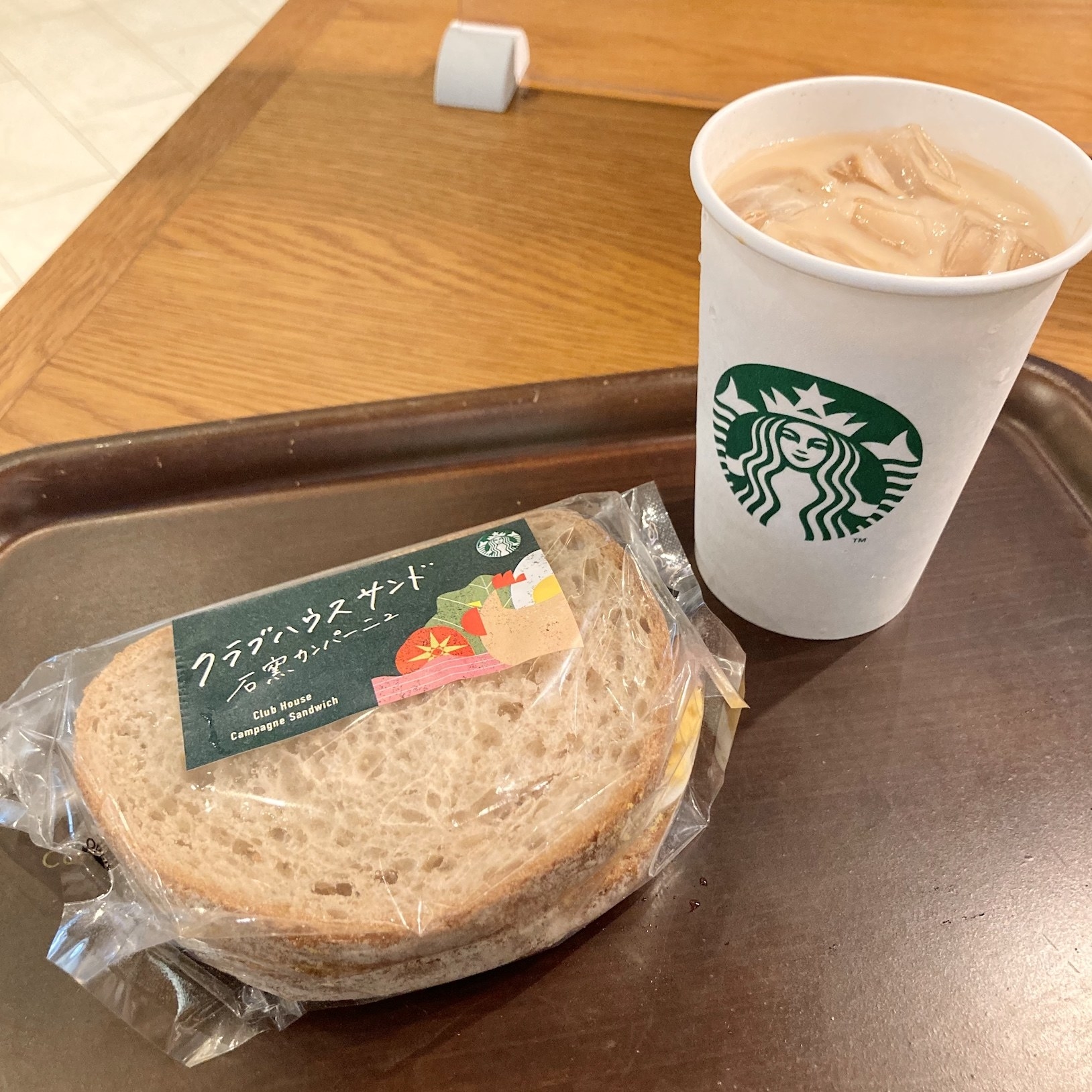 Starbucks Coffee（スターバックスコーヒー）のおすすめパン「クラブハウスサンド 石窯カンパーニュ」