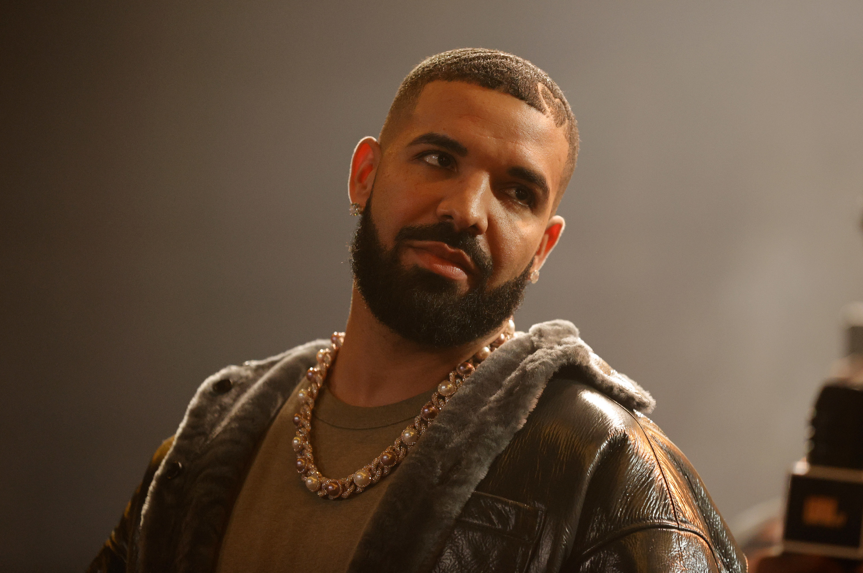 Drake Sparked Backlash For Posting A Photo Of A Woman He Doesn t Know