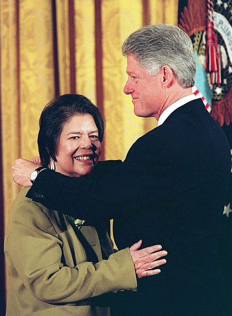 Wilma smiling as she has her medal put around her neck by president Bill Clinton