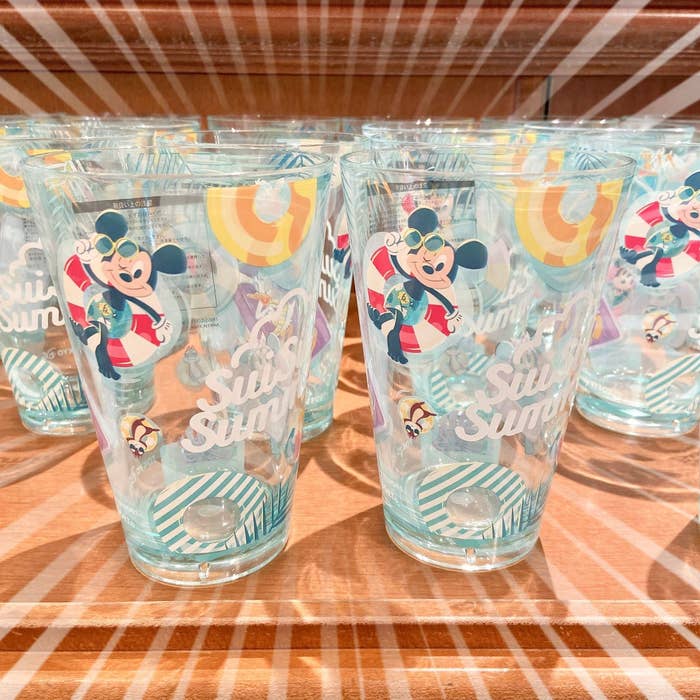 ディズニーランドの 夏限定タンブラー がむっちゃ可愛い これゲットするために行くレベルだわ