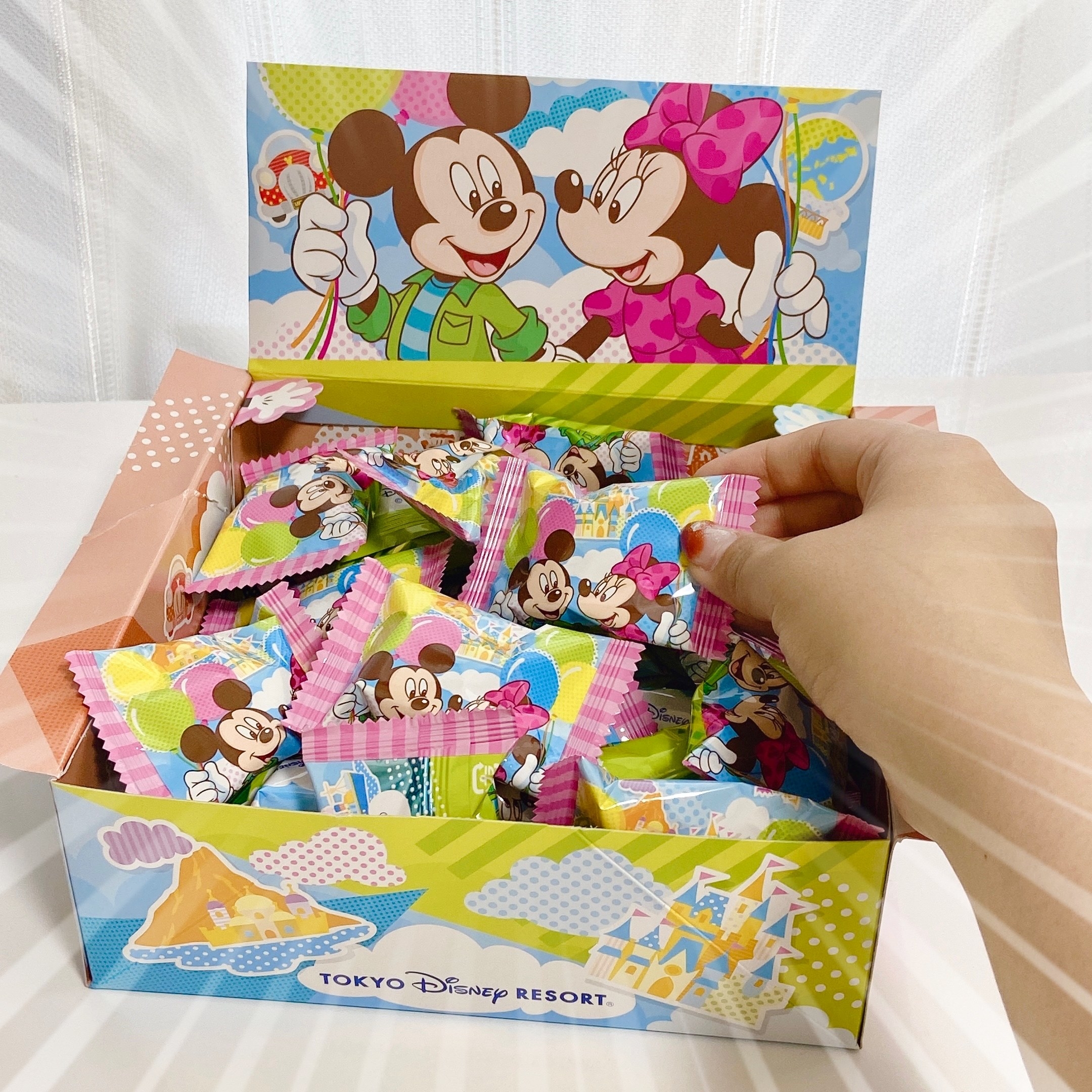 東京ディズニーランド（Tokyo Disneyland）おすすめお土産「エアチョコレート 紙箱」ミッキーとミニーがかわいい