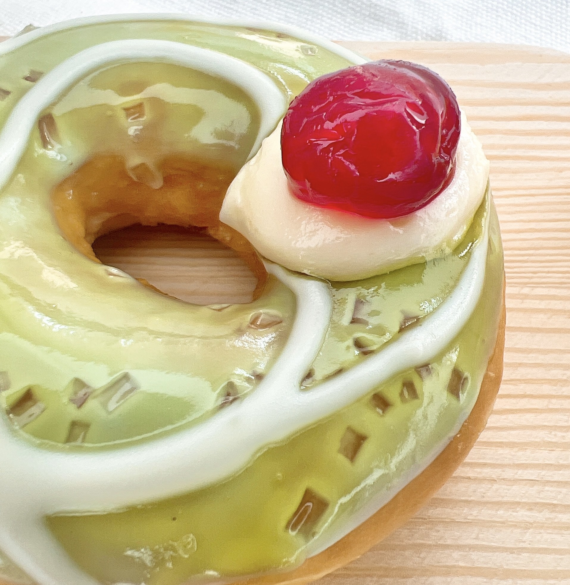 可愛すぎて3度見したわ…!クリスピークリームドーナツの「宝石 可愛すぎて3度見したわ…!クリスピークリームドーナツの「宝石