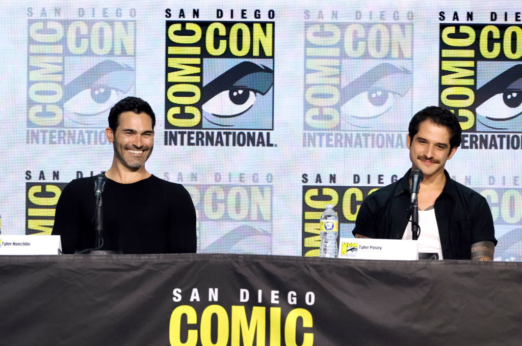 the two smiling at comic-con