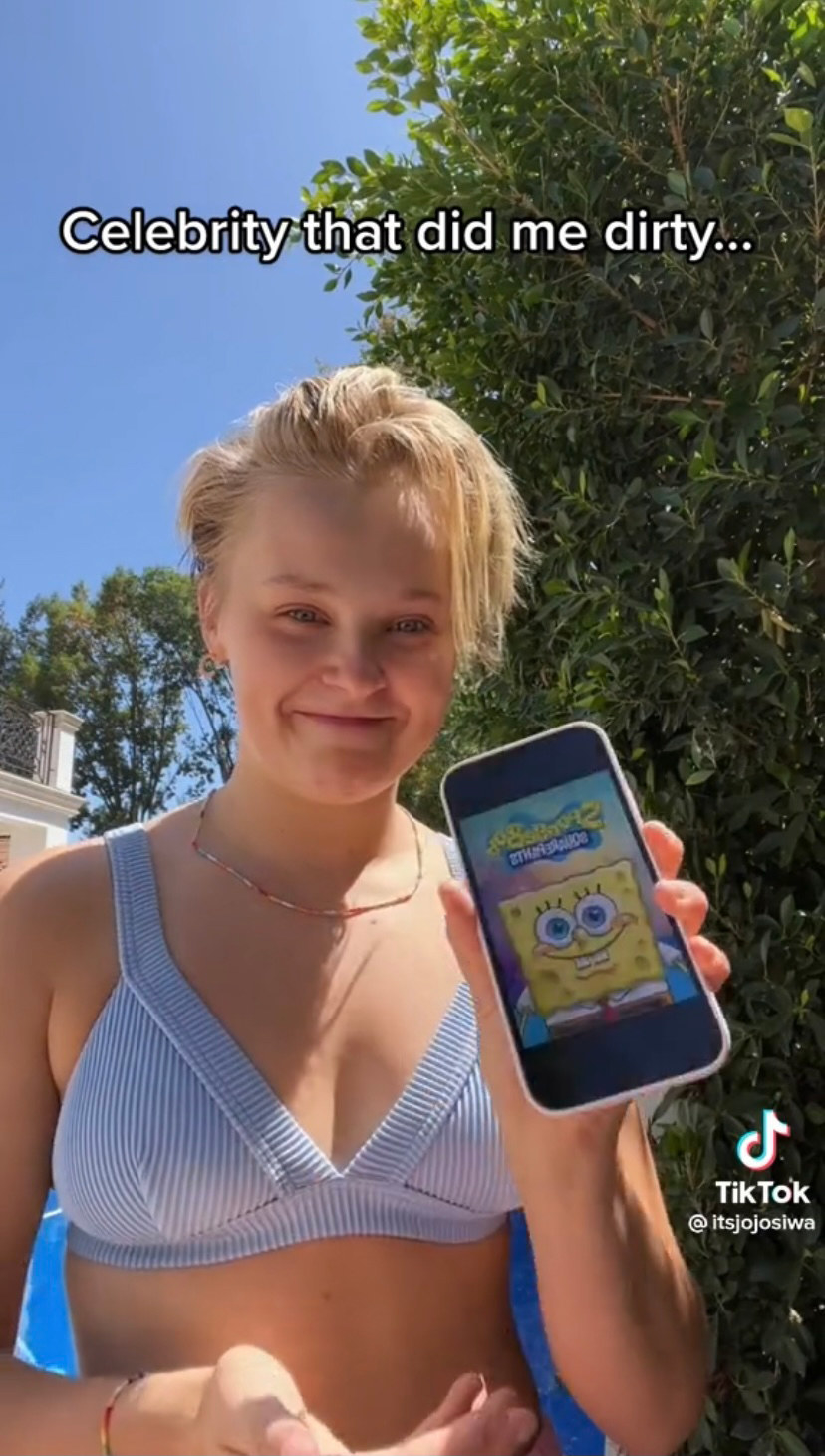 JoJo holds up her phone with a photo of SpongeBob