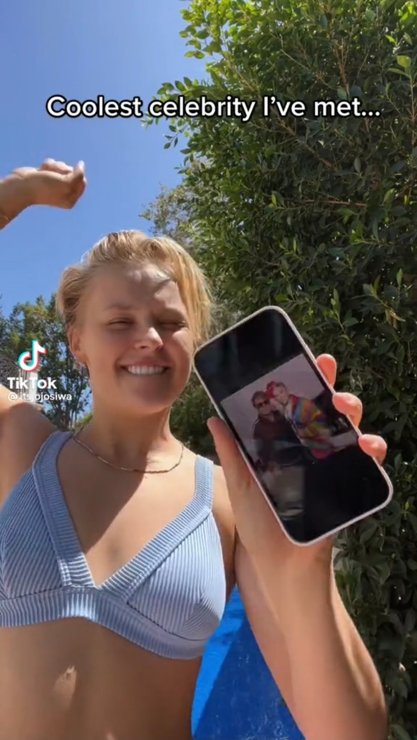 JoJo holds up her phone with a photo of Elton John