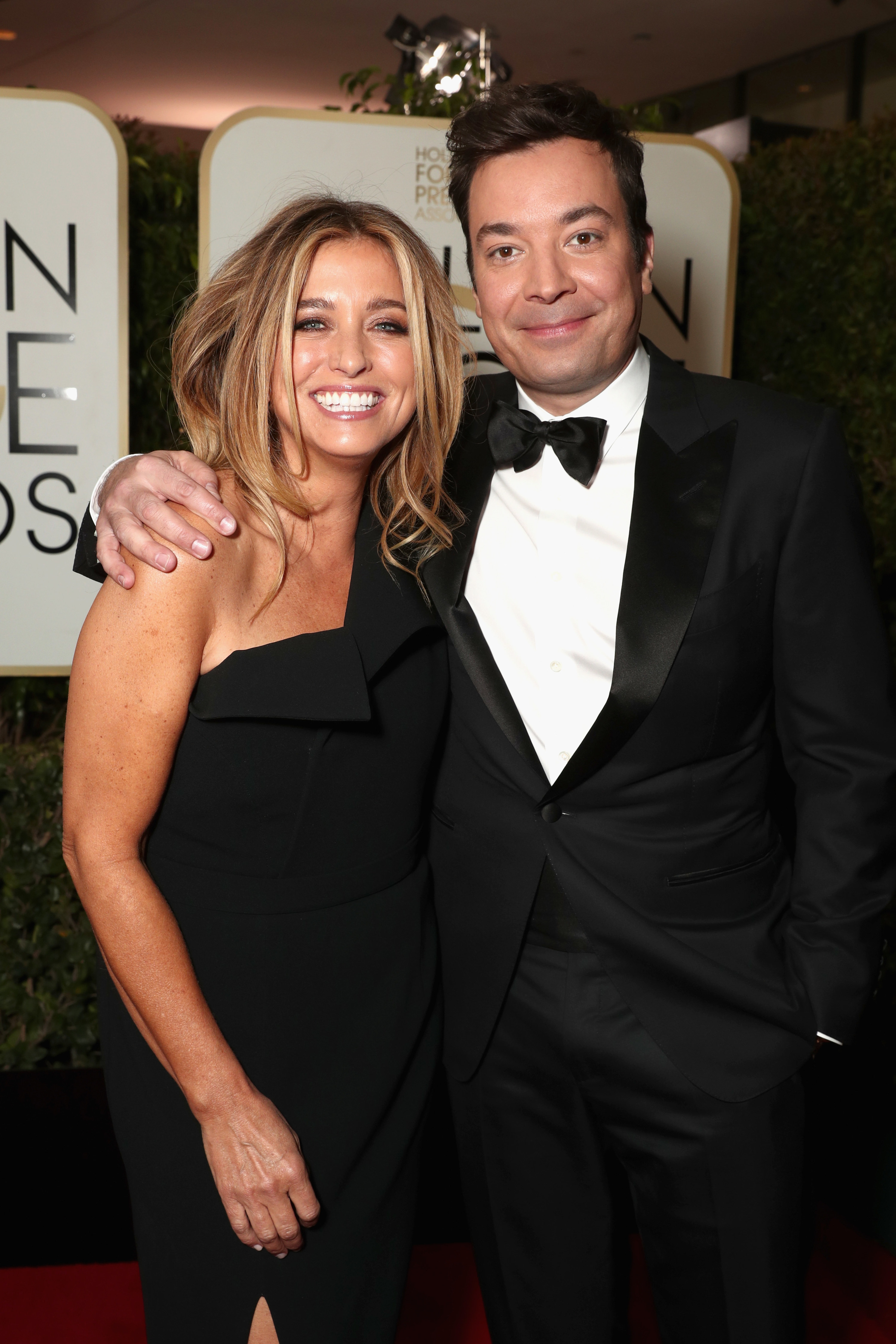 Nancy Juvonen and Jimmy Fallon smile at the 2017 Golden Globes